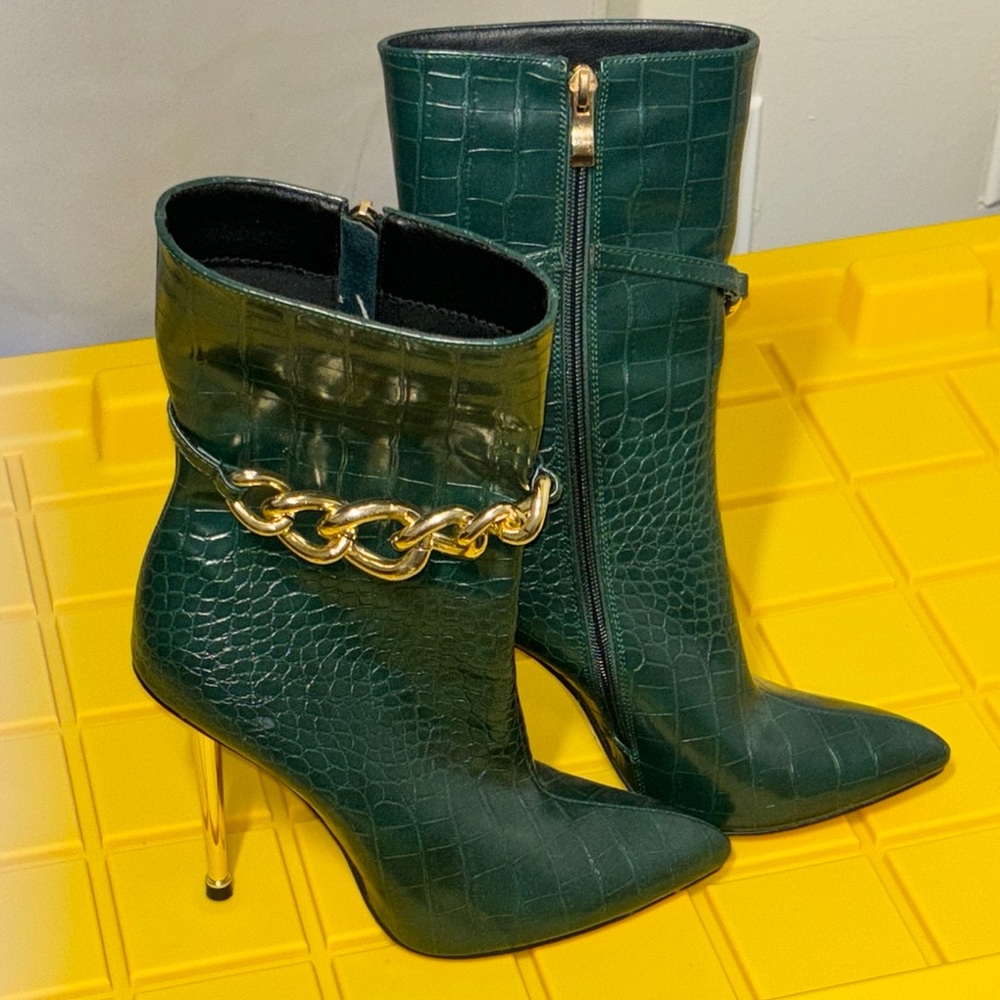 Green Croc-Embossed Ankle Boots with Gold Chain